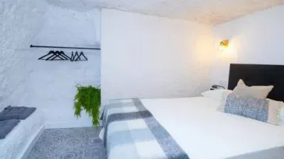 Townhouse in Alcalá del Júcar photo 9