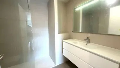 Townhouse on Carrer d'Edmund Halley photo 16