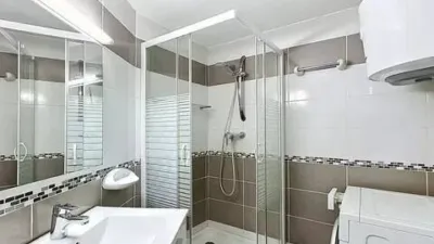 Apartment in Passatge Muga Delta photo 15