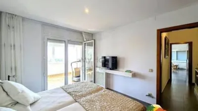 Chalet on Carrer de Miquel Martí i Pol photo 14