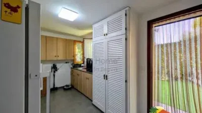 Chalet on Carrer de Miquel Martí i Pol photo 29