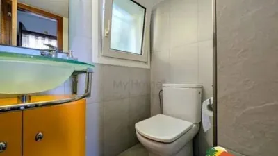 Chalet on Carrer de Miquel Martí i Pol photo 9