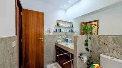 Chalet on Carrer de Miquel Martí i Pol photo 19