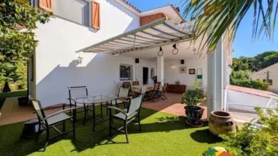Chalet on Carrer de Miquel Martí i Pol photo 32