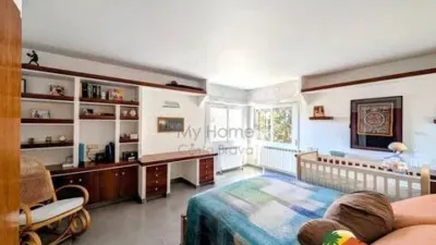 Chalet on Carrer de Miquel Martí i Pol photo 23