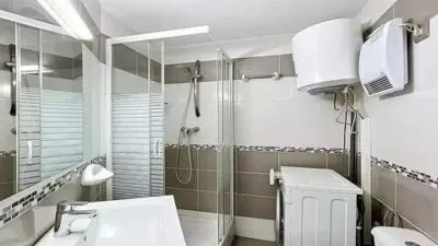 Apartment in Passatge Muga Delta photo 14