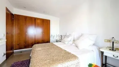 Chalet on Carrer de Miquel Martí i Pol photo 15