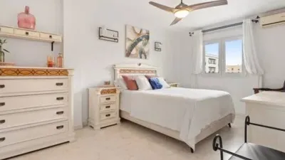 Apartment on Calle de Celestino Prieto Aza photo 9