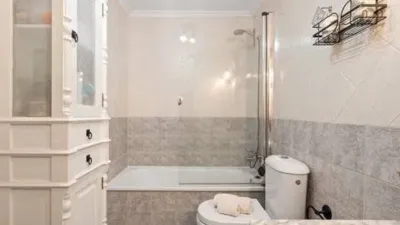 Apartment on Calle de Celestino Prieto Aza photo 17