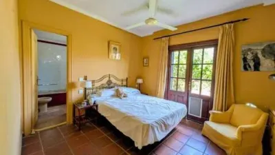 Chalet on Paseo de la Villa photo 9
