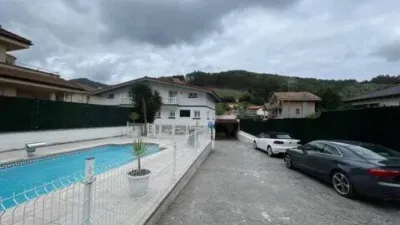 Chalet on Montealegre Street S-N photo 4