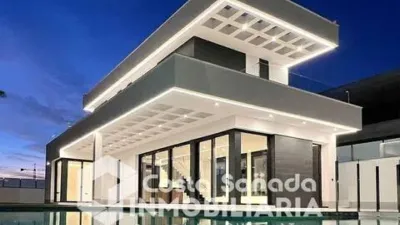 Chalet in Golf Bahía Urbanization photo 18