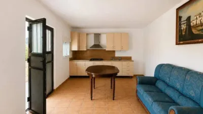 Rustic house on Calle de Granada photo 3
