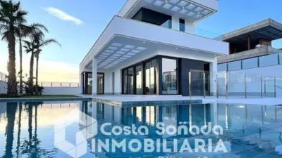 Chalet in Golf Bahía Urbanization photo 4