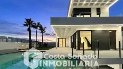 Chalet in Golf Bahía Urbanization photo 13