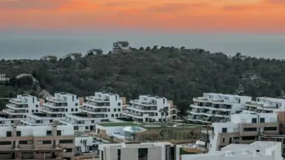 Duplex Penthouse with Dream Views: Infinite Mediterranean Sea Views - Camporosso Village, Finestrat 112 m² interior | 191.51 m² total built-up area | 170.27 m² usable surface 3 bedrooms | 3 bathrooms 82.56 m² of terraces, including a spectacular rooftop solarium of 43.82 m² with jacuzzi Stunning panoramic sea views 1 parking space included Energy Class A - Extremely energy efficient (30 kWh/m²/year) Layout: First Floor (74 m²): Open-plan living-dining room with modern kitchen, 2 bedrooms (master with en-suite bathroom), 2 bathrooms and 16 m² terrace with sea views. Second Floor (29 m²): Spacious third bedroom/multi-purpose room, bathroom, storage room, 16.60 m² terrace, plus an impressive rooftop solarium of 43.82 m² with 180° panoramic sea and Benidorm skyline views! Features: Air conditioning (heating/cooling) | Automatic awnings and electric shutters | Alarm system | Fully equipped modern kitchen | Parking space included | Energy rating A | All furniture included | Complete smart home system controllable via mobile app (electric shutters, all lights, air conditioning, door intercom and more) Community Services: Outdoor and heated swimming pools | Padel court | Gym | Children's playground | Gardens Privileged Location - Calle Colombia 2, Finestrat: 10 min to beaches | Shopping centres and supermarkets | Golf courses | Restaurants | Medical services and schools Perfect for: Families, investors, seekers of Mediterranean lifestyle, permanent or holiday residence, the best of life on the Costa Blanca. A Unique Opportunity: Modern duplex penthouse with A energy certification, huge private rooftop solarium with jacuzzi, smart home technology and all furniture included in one of the most complete urbanisations on the Costa Blanca. photo 128