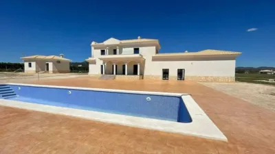Chalet en Camarillas photo 8
