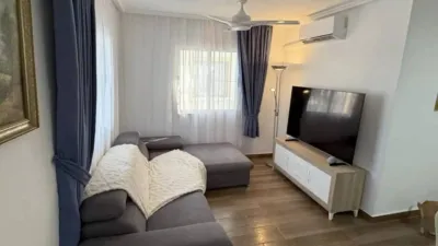 Chalet on Carrer de Capricornio - La Florida photo 2