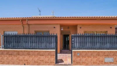 Chalet in Camarillas photo 2