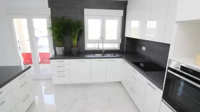 Chalet en Camarillas photo 17