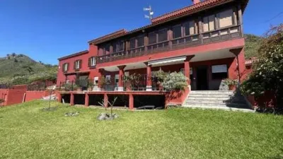 Chalet on Calle Casco No Number photo 28