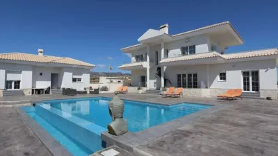 Chalet in Camarillas photo 5