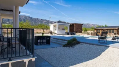 Chalet in El Pinós - Pinoso photo 16