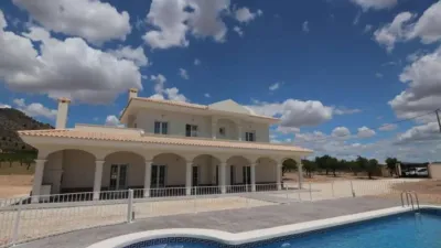 Chalet in Camarillas photo 2