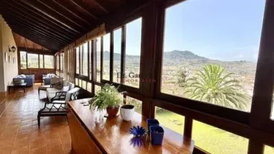 Chalet on Calle Casco No Number photo 17