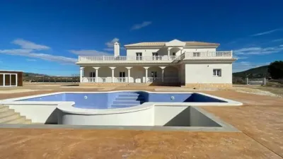 Chalet in El Pinós - Pinoso photo 2
