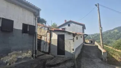 Rustic house on Cabaños Street photo 2
