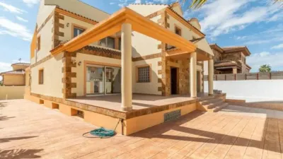 Chalet on Calle Meridiano photo 3