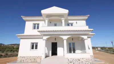 Chalet en Camarillas photo 10