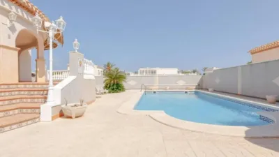 Chalet en Playa Flamenca-Las Piscinas photo 3