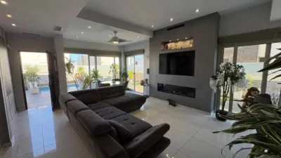 Chalet en Cabo Roig-La Zenia-La Regia photo 3