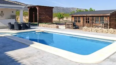 Chalet in El Pinós - Pinoso photo 2