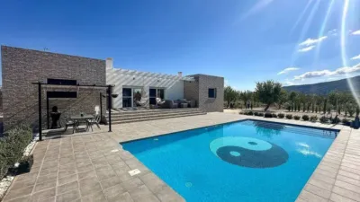 Chalet in Camarillas photo 3