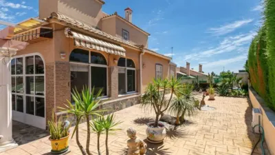 Chalet en Cabo Roig-La Zenia-La Regia photo 4