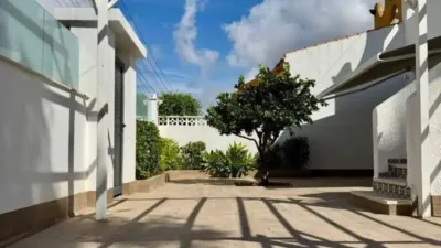 Chalet on Avenida Delfina Viudes photo 2