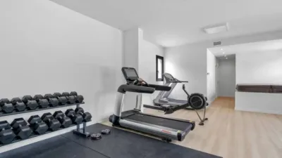 Apartment on Ontario Street photo 32