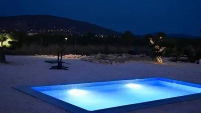 Chalet in Camarillas photo 9