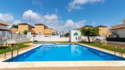 Chalet on Carrer de Acuario, La Florida photo 3