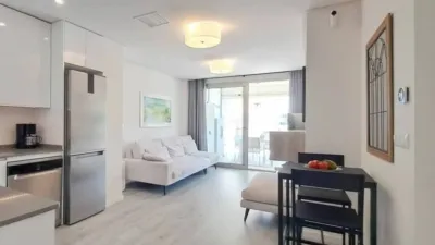Apartment in Las Filipinas-Villamartín-Canal Norte photo 2