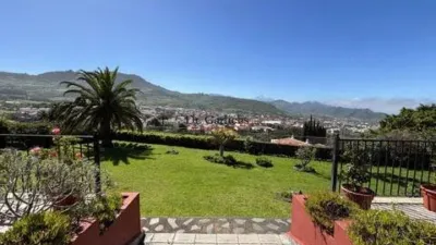 Chalet on Calle Casco No Number photo 5