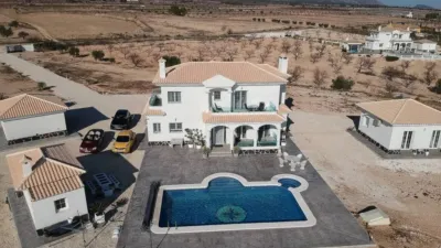Chalet in Camarillas photo 2