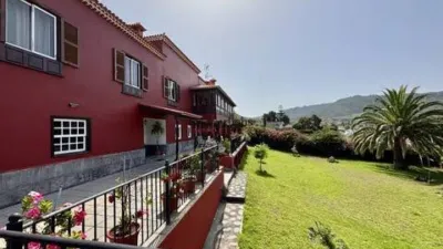Chalet on Calle Casco No Number photo 6