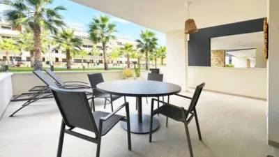 Apartment on Ontario Street photo 11
