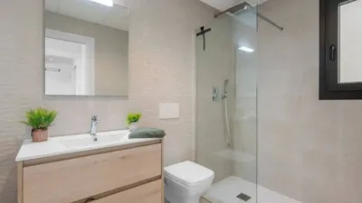 Apartment on Ontario Street photo 24