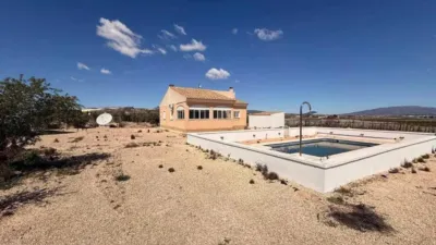 Chalet in Camarillas photo 2