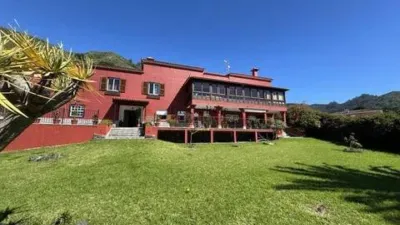 Chalet on Calle Casco No Number photo 4